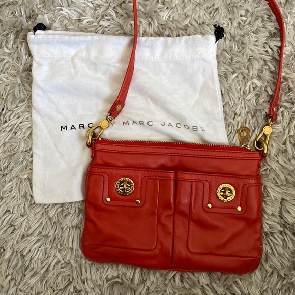 Marc by Marc Jacob’s Red Leather Turnlock crossbody - Picture 1 of 5